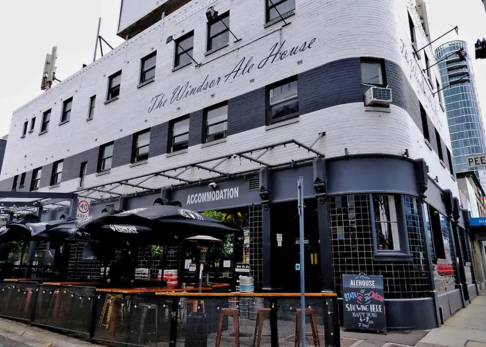 Pint On Punt Backpackers